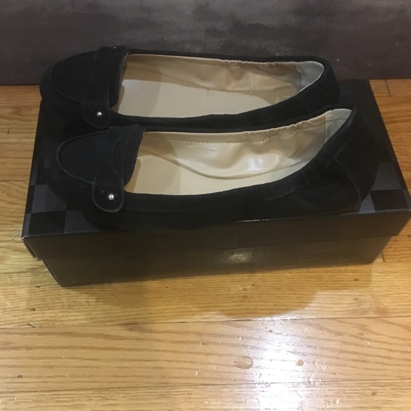 Saks Fifth Avenue black suede flats NWT - Picture 4 of 5